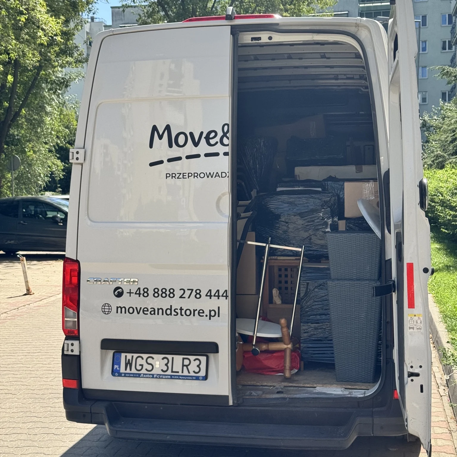 Bezpiecznie rozmieszczone rzeczy w samochodzie Move&Store